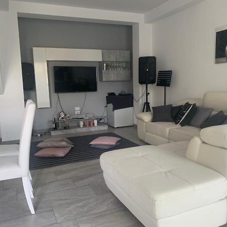 Ragalna Villa In Affitto מראה חיצוני תמונה